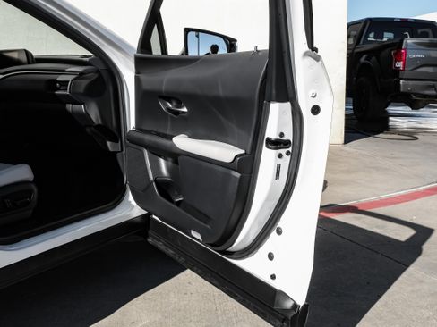 Used 2021 Lexus UX 250h w/ Premium Package image 44