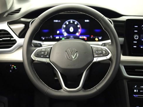 New 2026 Volkswagen Taos SE image 13