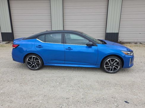 Used 2024 Nissan Sentra SR w/ SR Premium Package FWD image 2