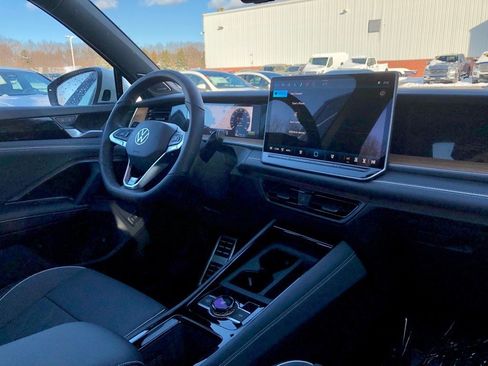 New 2026 Volkswagen Tiguan SEL R-Line image 18