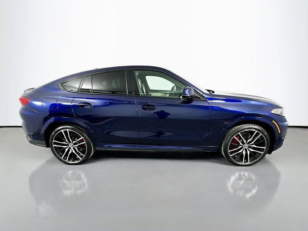 Used 2026 BMW X6 xDrive40i w/ Executive Package AWD/4WD image 4