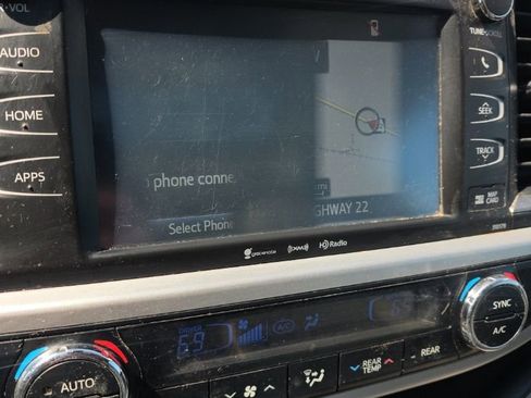 Used 2018 Toyota Highlander XLE image 14