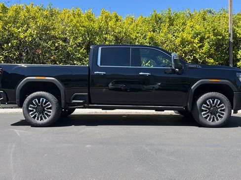 New 2026 GMC Sierra 3500 Denali Ultimate w/ LPO, Black Badging Package AWD/4WD image 4