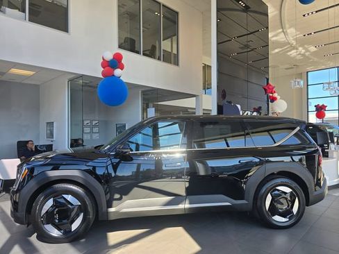New 2026 Kia EV9 Light RWD image 2