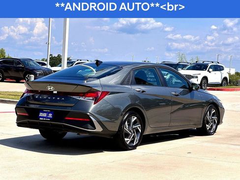 Used 2025 Hyundai Elantra Sport image 8
