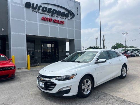 Used 2023 Chevrolet Malibu LT FWD image 2