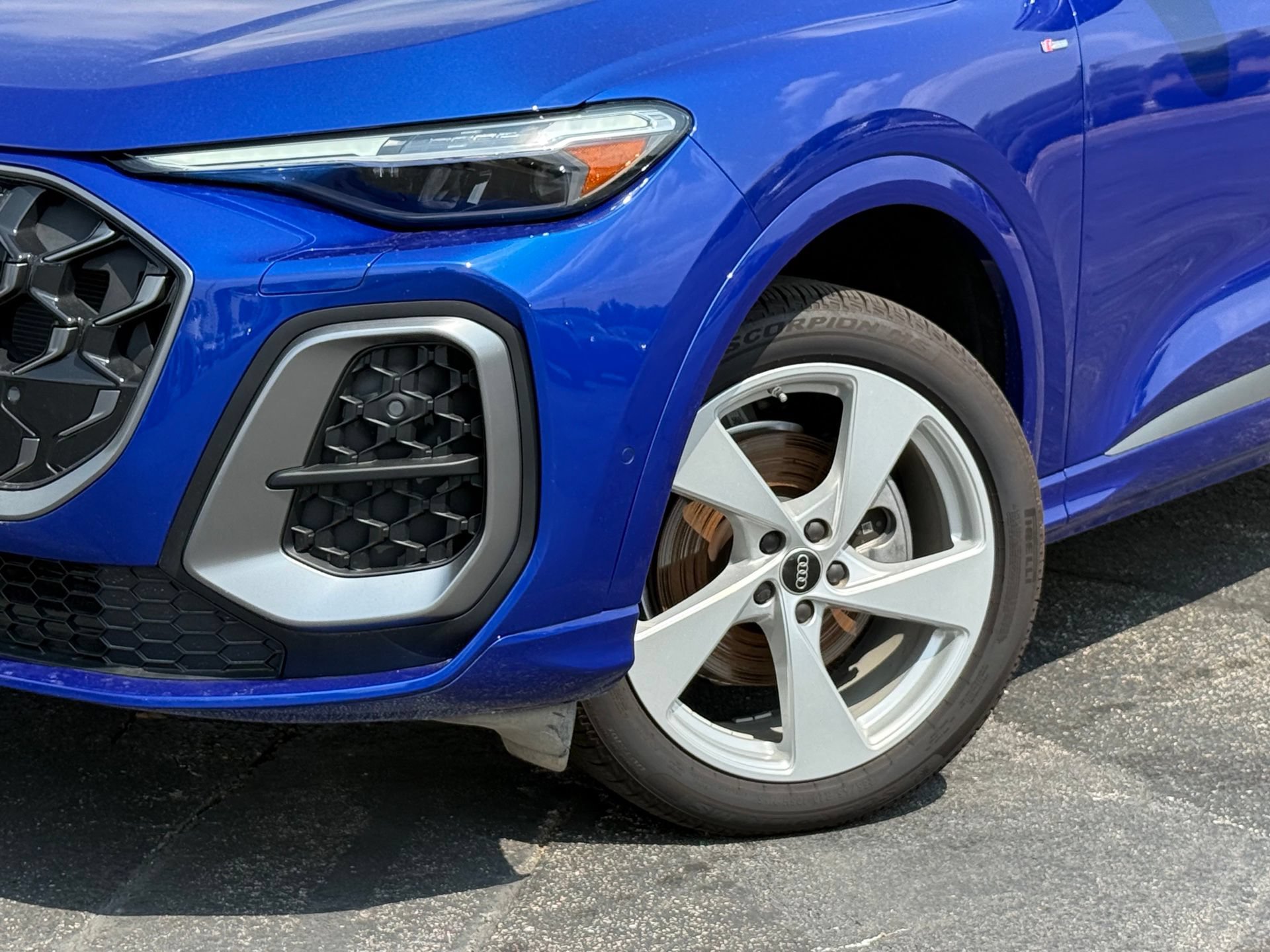Certified 2025 Audi Q5 Premium Plus w/ Premium Plus AWD/4WD image 3