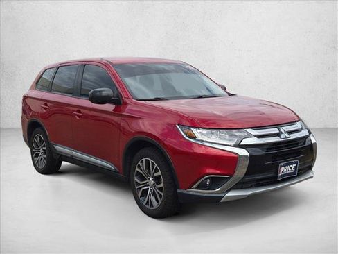 Used 2017 Mitsubishi Outlander ES AWD/4WD image 3