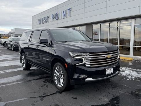 Used 2022 Chevrolet Suburban High Country image 2