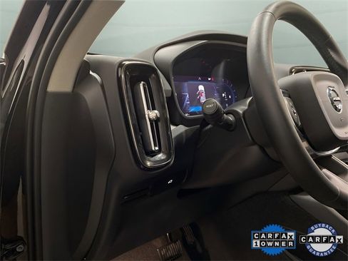 Used 2025 Volvo XC40 B5 Plus image 35