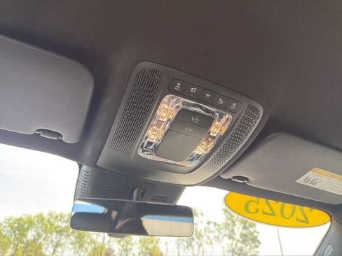 Used 2025 Mercedes-Benz GLB 250 image 11