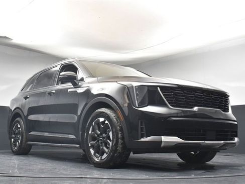 Certified 2025 Kia Sorento S image 33