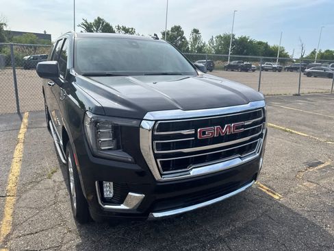 Used 2023 GMC Yukon XL SLT AWD/4WD image 5
