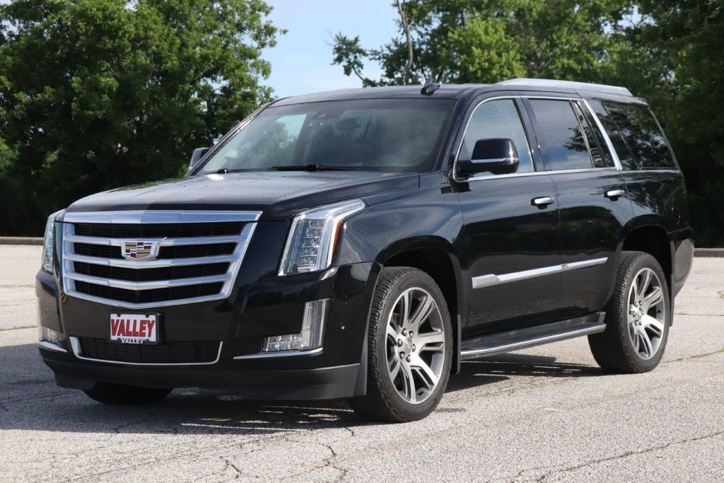 Used 2017 Cadillac Escalade Luxury AWD/4WD image 5