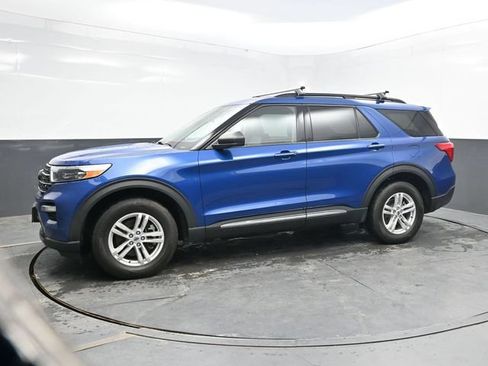 Used 2022 Ford Explorer XLT w/ Equipment Group 202A AWD/4WD image 3