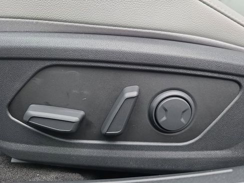 New 2026 Hyundai Elantra Limited FWD image 39