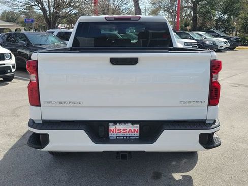 Used 2023 Chevrolet Silverado 1500 Custom image 3