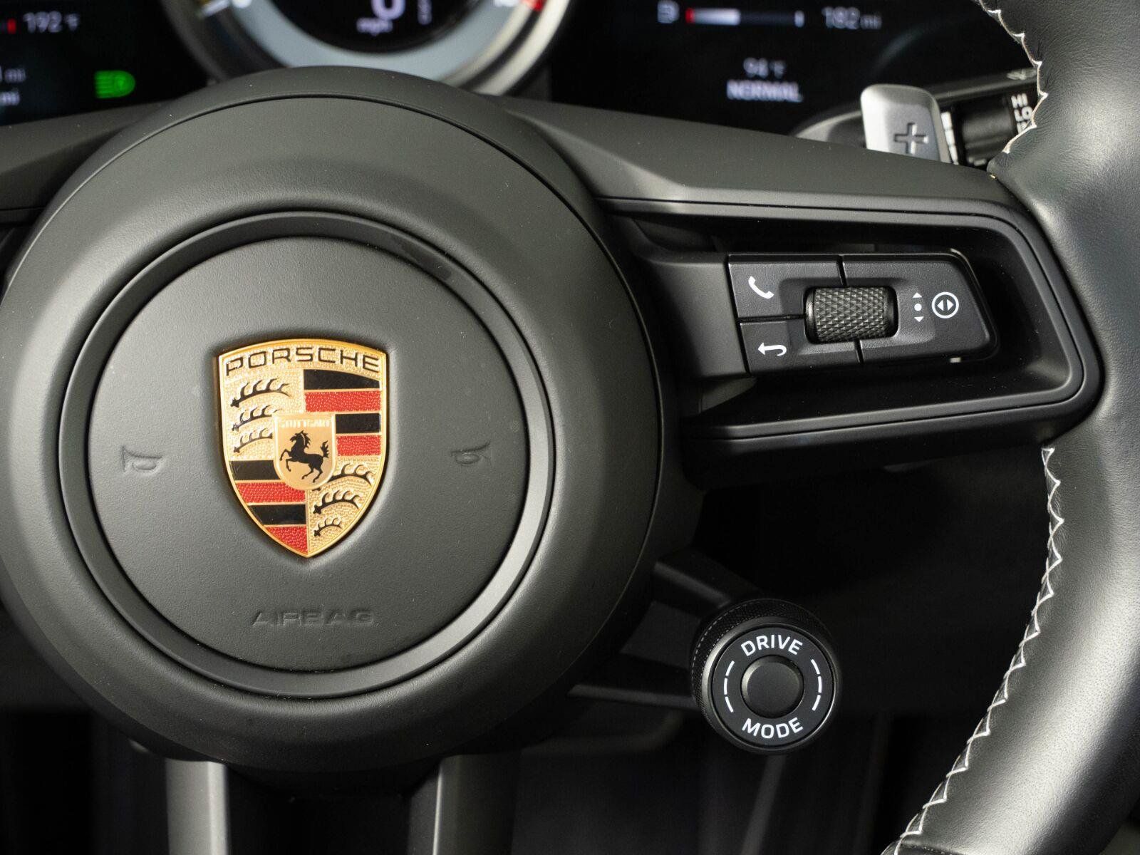 Used 2024 Porsche 911 GT3 RWD image 11