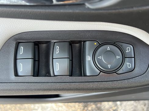 Used 2019 Chevrolet Equinox LS w/ LS Convenience Package image 12