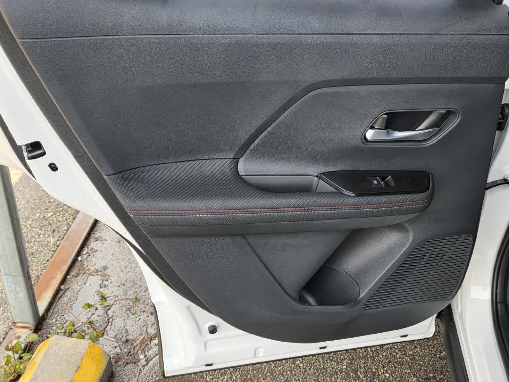 New 2025 Nissan Kicks SR FWD image 32