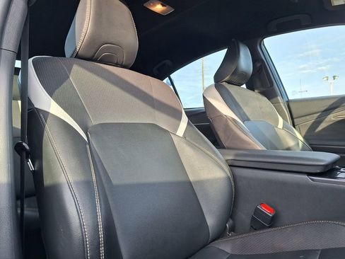 Used 2025 Toyota Camry SE w/ Convenience Package image 26