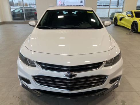 Used 2018 Chevrolet Malibu LT image 2