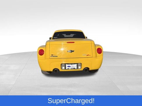 Used 2004 Chevrolet SSR w/ Preferred Equipment Group image 9