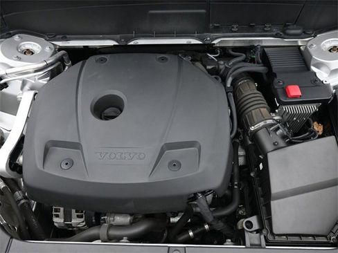 Used 2022 Volvo XC90 T6 Momentum w/ Advanced Package image 36