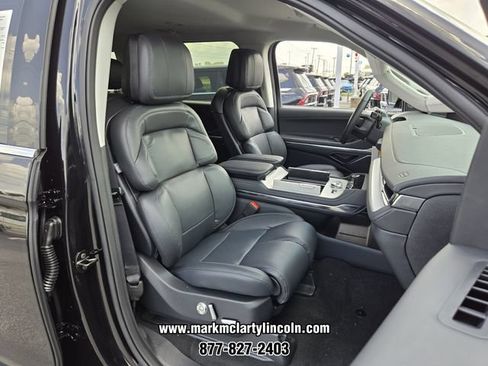 New 2027 Lincoln Navigator Premiere RWD image 13