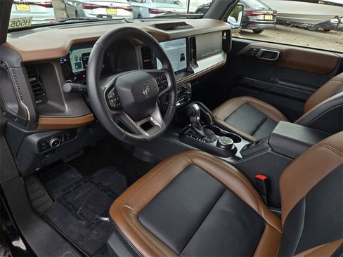 Used 2024 Ford Bronco Outer Banks image 10