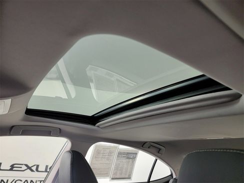 Used 2016 Lexus ES 350 w/ Premium Package w/Wood Trim image 4