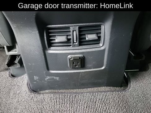 Used 2018 Nissan Titan SL image 27