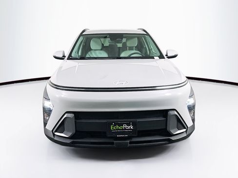 Used 2024 Hyundai Kona SEL FWD image 2