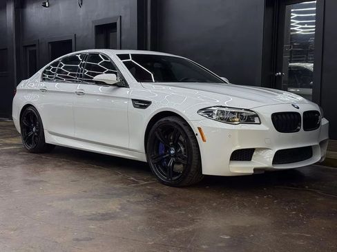 Used 2015 BMW M5 RWD image 11