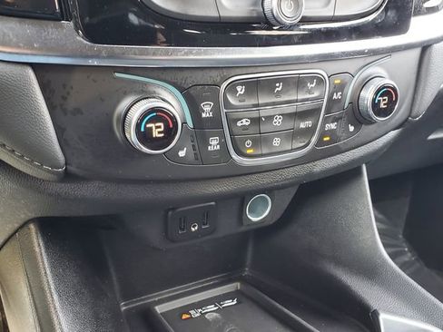 Used 2023 Chevrolet Traverse LT FWD image 33