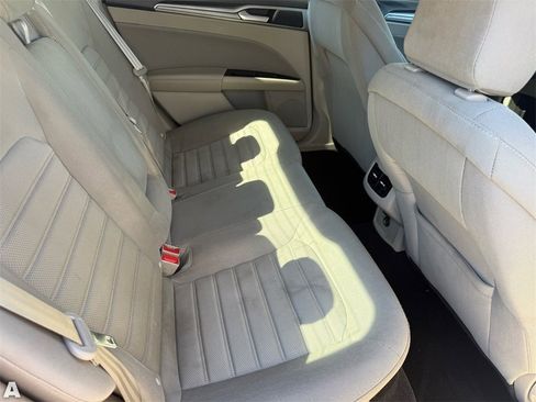 Used 2020 Ford Fusion SE image 29