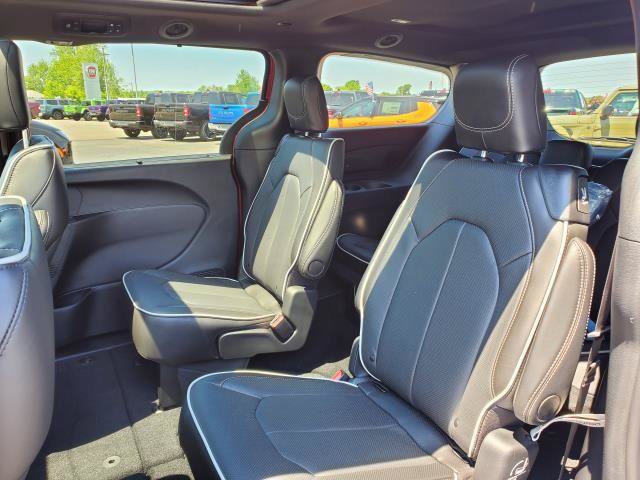 New 2027 Chrysler Pacifica Limited FWD image 25