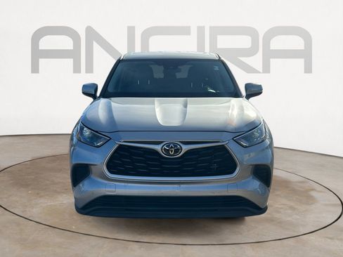 Used 2022 Toyota Highlander L image 4