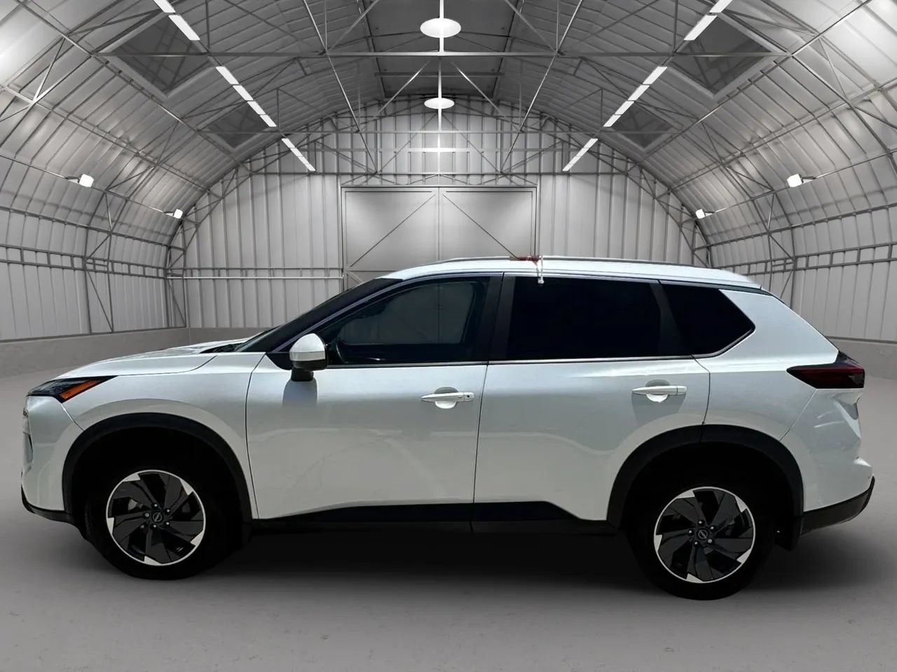 Used 2024 Nissan Rogue SV w/ SV Premium Package FWD image 3