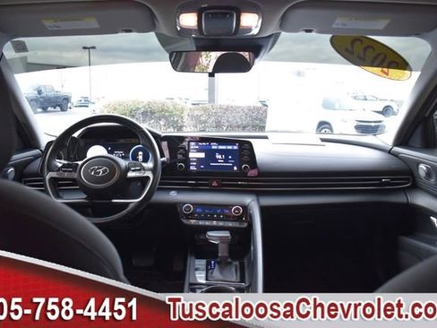 Used 2022 Hyundai Elantra SEL w/ Convenience Package image 3