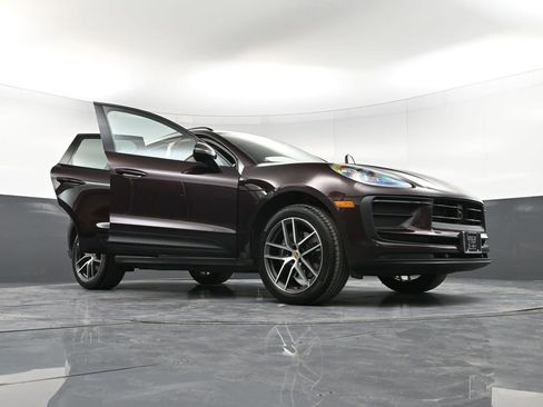 Certified 2026 Porsche Macan image 36