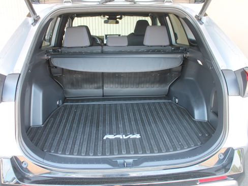 Used 2023 Toyota RAV4 SE w/ Convenience Package AWD/4WD image 22