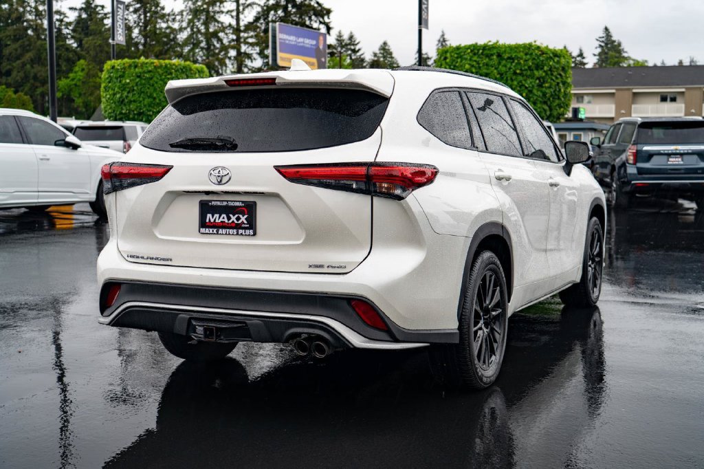 Used 2021 Toyota Highlander XSE AWD/4WD image 10