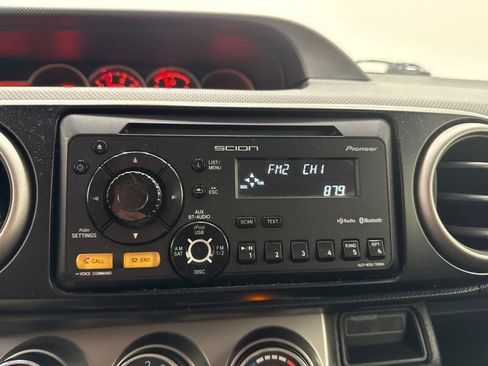 Used 2013 Scion xB FWD image 23