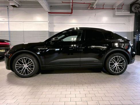 New 2026 Porsche Macan 4 Electric AWD/4WD image 2
