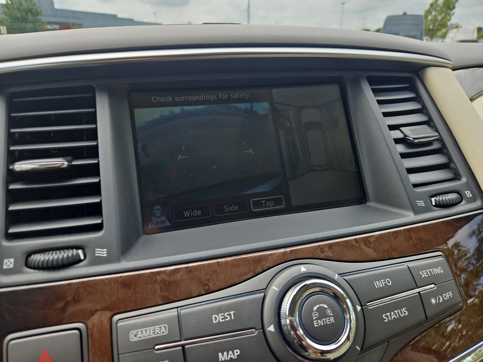 Used 2011 INFINITI QX56 4WD w/ Deluxe Touring Pkg image 19