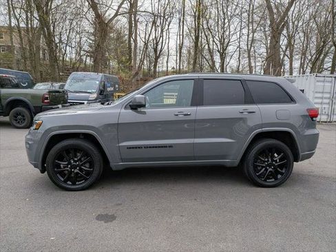 Certified 2022 Jeep Grand Cherokee Laredo X AWD/4WD image 9
