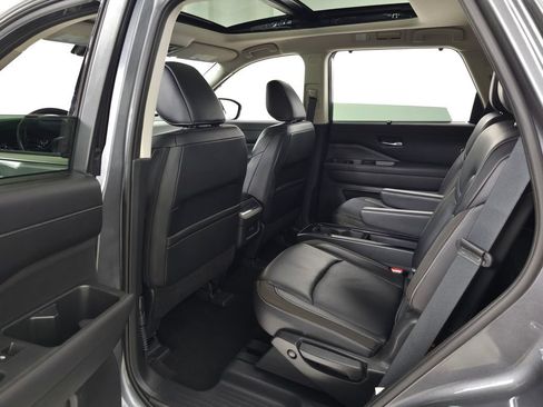 Used 2024 Nissan Pathfinder SL w/ SL Premium Package AWD/4WD image 30