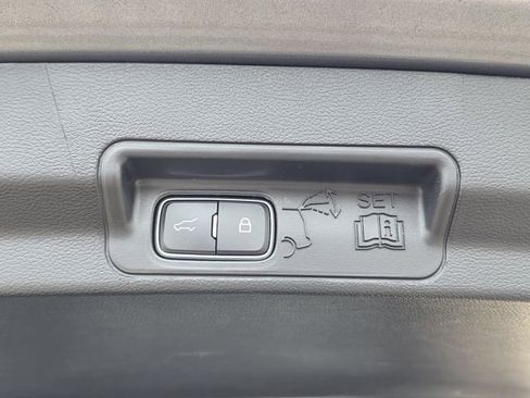 Used 2025 Ford Explorer ST-Line image 31