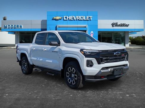 Used 2025 Chevrolet Colorado Z71 image 3